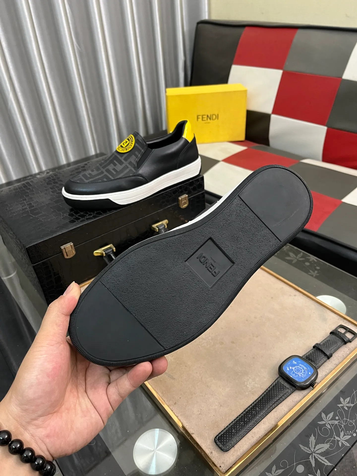 Men's Men's Shoes💰420⌚️⌚️[Fendi] Fendi's latest casual shoes for men! Available at counters simultaneously! Made entirely of imported top-grain calfskin, the interior is made of top-grain water-dyed cowhide, and the original factory-supplied rubber outsole. Leading new fashion concepts. Matching code: 38-442️⃣Colors available